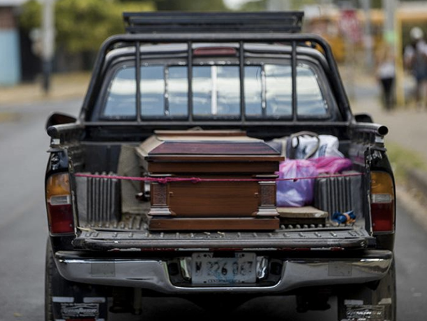 Fanáticos religiosos queman a una mujer en un ritual de exorcismo