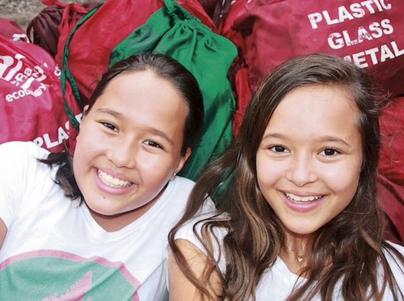 Estas dos niñas tienen un plan: prohibir las bolsas de plástico en Bali