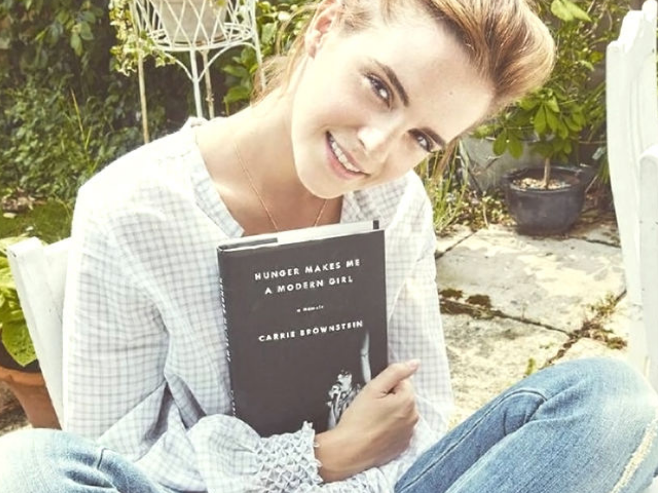 Ahora Emma Watson quiere esconder libros por tooooodo el mundo